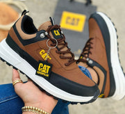 "CAT Footwear – Potencia tu Paso con Estilo y Durabilidad"